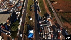 Trucks sit idle during a truckers strike in Brasilia, May 25, 2018. Thousands of Brazilian truckers angry over fuel price hikes blocked roads on Friday, the fifth day of a strike.