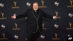 FILE - Louie Anderson arrives at the 68th Primetime Emmy Awards on Sept. 18, 2016, in Los Angeles.