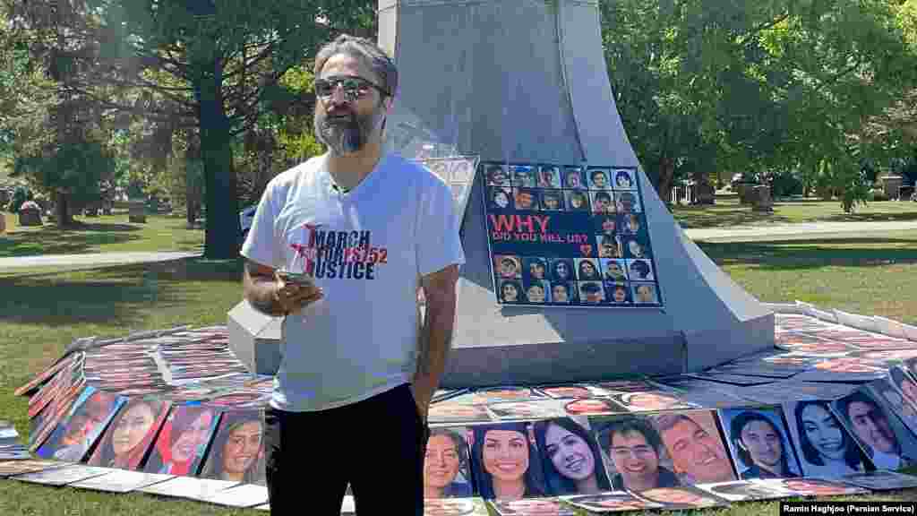 حامد اسماعیلیون، &zwnj;سخنگوی انجمن خانواده&zwnj;های جان&zwnj;باختگان پرواز پی اس ۷۵۲ در سخنرانی خود پیش از آغاز راهپیمایی برای دادخواهی گفت: &laquo;۳۱ ماه است با نامردمی یک حکومت ستمگر و نابکار، مبارزه می&zwnj;کنیم و تا پایان این راه ادامه خواهیم داد.&raquo; (عکس&zwnj;: صدای آمریکا)