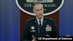 패트릭 라이더 미 국방부 대변인은 31일 워싱턴 국방부 청사에서 정례브리핑을 하고 있다.