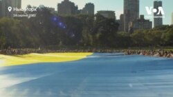 У Центральному парку Нью-Йорка розгорнули український прапор із Книги рекордів України. Відео