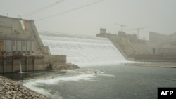 Deux turbines d'une capacité totale de 750 MW fonctionnent déjà, sur les 13 prévues, censées produire à terme plus de 5.000 MW.