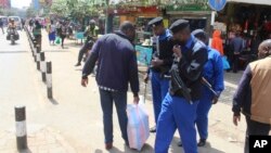 Des policiers "pourraient être responsables du meurtre" d'un bébé et "d'autres violations graves des droits humains", selon le procureur.