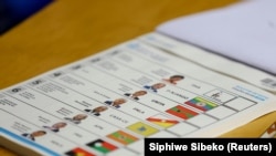 Karatasi la kupiga kura nchini Angola. picha ilipigwa katika kituo cha kupigia kura cha Ninga Mbandi, mji mkuu wa Luanda, Angola. Aug 24, 2022