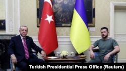 Sastanak ukrajinskog predsednika Volodimira Zelenskog sa turskim predsednikom Redžepom Tajipom Erdoganom u Lavovu (Foto: Murat Cetinmuhurdar/Turkish Presidential Press Office/Handout via Reuters)