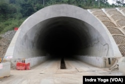 Site terowongan Kereta Cepat Jakarta-Bandung yang berada di kaki bukit Gunung Bohong yang hanya berjarak sekitar 150 meter dari Perumahan Tipar Silih Asih, Padalarang, Bandung Barat.