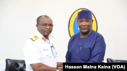 Shugaban sashen Hausa Aliyu mustapha, da babban hafsan hafsoshin mayakan ruwan Najeriya Vice Admiral Auwal Zubairu Gambo