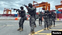 지난 24일 한국 부산항에서 '을지프리덤실드(UFS)' 미한 연합훈련의 일환으로 대테러 훈련이 진행됐다.