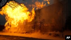 សំណង់អគារមួយកន្លែងត្រូវបានបំផ្លាញក្រោយការ​វាយប្រហារ​ដោយ​ដ្រូន​របស់​រុស្ស៊ី នៅទីក្រុងកៀវ ប្រទេស​អ៊ុយក្រែន កាលពីថ្ងៃទី២ ខែមករា ឆ្នាំ២០២៤។ 