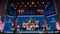 조 바이든 미국 민주당 대통령 후보와 카멀라 해리스 부통령 후보가 9일 델라웨어주 윌밍턴에서 신종 코로나바이러스 대응 자문단과 화상 회의를 했다.