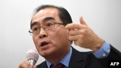 Thae Yong-ho, former North Korean deputy ambassador to Britain who defected to South Korea, speaks during a press conference to support Cho Seong Gil, a North Korean diplomat in Italy seeking asylum, in Seoul on January 9, 2019. 