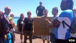 A small far-right protest gathers near the memorial for the victims of the attack in Nice, France, calling on the government to "arm the citizens" and sparking loud arguments, July 16, 2016. (H.Murdock/VOA)