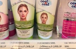 Krim yang menjanjikan kulit lebih cerah dan bersih, dipajang di rak-rak penjualan sebuah gerai di Dubai, Uni Emirat Arab, 3 Juli 2020. (Foto: dok).