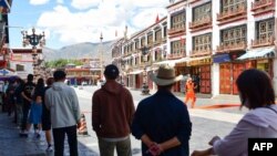 Kovid testidan o'tish uchun navbat, Tibet poytaxti Lxasa, 9-avgust, 2022