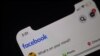 Foto ilustrasi menunjukkan halaman media sosial Facebook pada layar sebuah telepon genggam dalam foto yag diambil di Arlington, Virginia, pada 25 Maret 2020. (Foto: AFP/Olivier Douliery)