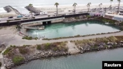 Pabrik Desalinasi Claude "BUD" Lewis Calsbad di Huntington Beach, California.