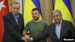 რეჯებ ტაიპ ერდოღანი, ვოლოდიმირ ზელენსკი და ანტონიო გუტერეში (მარცხნიდან მარჯვნივ)