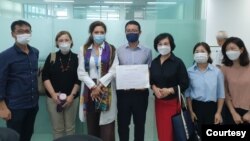 방한 중인 엘리자베스 살몬(왼쪽 세번째) 유엔 북한인권특별보고관이 29일 서울유엔인권사무소에서 대북 인권단체 관계자들과 만나고 있다. (전환기정의워킹그룹 제공)