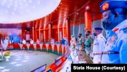 Shugaba Muhammadu Buhari ya gana da dangin fasinhohin jirgin kasa 'yan ta'adda su ka yi garkuwa da su