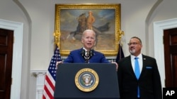 Rais Joe Biden akitangaza hatua yake ya kufuta deni la mkopo kwa wanafunzi wa zamani wa chuo kikuu, Agosti 24, 2022. Picha ya AP.
