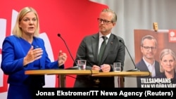 Sweden's Prime Minister and Social Democrats Party leader Magdalena Andersson and Finance Minister Mikael Damberg present the party's election manifesto at a press conference in Stockholm, Aug. 25, 2022. 