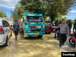 Ribuan warga terdampak banjir di Kota Sorong, Provinsi Papua Barat, 22 Agustus 2002. (Foto: BPBD Kota Sorong dan Polres Kota Sorong)