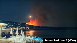 Požar u brdima između Sutomora i Bara, u noći 11. avgusta 2022. Foto: VOA/Jovan Radulović