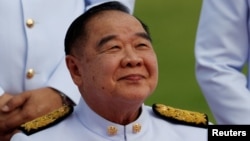 រូប​ឯកសារ៖ លោក Prawit Wongsuwan ដែល​បាន​ធ្វើ​ជា​ឧបនាយករដ្ឋមន្ត្រី​តាំង​ពី​ឆ្នាំ ២០១៩ មក ចូល​រួម​ថត​រូប​ជាមួយ​សមាជិក​គណៈរដ្ឋមន្ត្រី​ថៃ​នៅ​វិមាន​រដ្ឋាភិបាល​នៅ​រាជធានី​បាងកក កាល​​ពី​ថ្ងៃ​ទី​១៣ ខែ​សីហា ឆ្នាំ​២០២០។