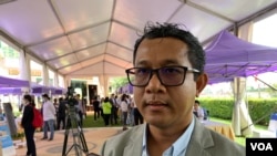 នាយកប្រតិបត្តិ​អង្គការ​តម្លា​ភាព​កម្ពុជា លោក ប៉ិច ពិសី ប្រាប់​អ្នកសារព័ត៌មាន​ក្នុងវេទិកា​យុវជនថ្នាក់​ជាតិ​ដើម្បី​អបអរទិវាយុវជនអន្តរជាតិឆ្នាំ២០២២ នៅ​ថ្ងៃ​ទី​១០ ខែសីហា ឆ្នាំ​២០២២។​ (កាន់ វិច្ឆិកា/វីអូអេ)