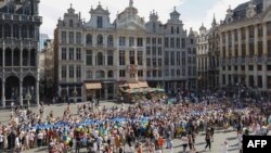 Učesnici ceremonije obeležavanja Dana nezavisnosti Ukrajine, ispred Grand Palasa u Briselu, 24. avgusta 2022.