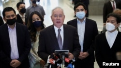 រូបឯកសារ៖ អតីត​នាយក​រដ្ឋមន្ត្រី​ម៉ាឡេស៊ី​លោក Najib Razak ថ្លែង​ក្នុង​សន្និសីទ​សារព័ត៌មាន​មួយ​នៅ​តុលាការ​សហព័ន្ធ​នៅ​ទីក្រុង Putrajaya ប្រទេស​ម៉ាឡេស៊ី កាលពី​ថ្ងៃទី១៨ ខែសីហា ឆ្នាំ២០២២។