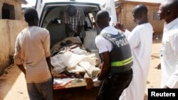 'Yan aikin agaji nakwashe wadanda aka kashe