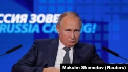 RUSSIA -- Russian President Vladimir Putin reacts during a session of the VTB Capital Investment Forum "Russia Calling!" in Moscow, November 28, 2018