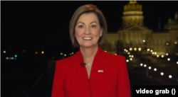 킴 레이놀즈 미국 아이오와 주지사가 1일 조 바이든 대통령 국정연설 직후 화상으로 공화당의 대응 연설을 하고 있다.