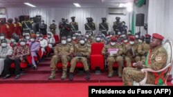 Le lieutenant-colonel Paul-Henri Sandaogo Damiba a renversé le 24 janvier le président Roch Marc Christian Kaboré, souvent accusé d'être inefficace face aux attaques jihadistes.
