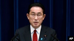 기시다 후미오 일본 총리가 지난 25일 도쿄 관저에서 기자회견하고 있다. (자료사진)