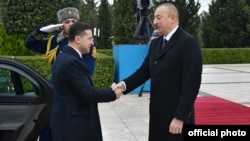 İlham Aliyev and Volodimir Zelenski (Arxiv foto. Məbə: Prezident Administrasiyası)
