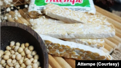 Tempe dengan bahan baku kedelai non GMO (atau kedelai "IP") diyakini lebih enak dan sehat bagi yang mengkonsumsinya. (Foto: Courtesy/Attempe)