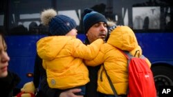 Civilima u Mariupolju je rečeno da se vrate u skloništa