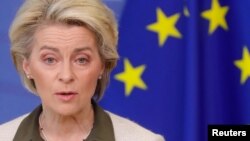 Presiden Komisi Eropa Ursula von der Leyen berbicara di Brussels, Belgia hari Minggu (27/2). 