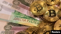 Ruske rublje i kriptovaluta bitkoin.