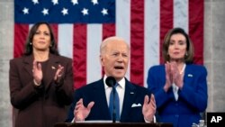 លោក​ប្រធានាធិបតី Joe Biden ថ្លែង​សុន្ទរកថា​ប្រចាំ​ឆ្នាំ​​ស្ដី​អំពី​ស្ថានភាព​សហព័ន្ធ (State of the Union) ទៅ​សម័យ​ប្រជុំ​រួម​របស់​រដ្ឋសភា​និង​ព្រឹទ្ធសភា​សហរដ្ឋ​អាមេរិក នៅ​វិមាន​សភា​ក្នុង​រដ្ឋធានី​វ៉ាស៊ីនតោន កាល​ពី​យប់​ថ្ងៃ​អង្គារ​ទី​១ ខែ​មីនា ឆ្នាំ​២០២២។