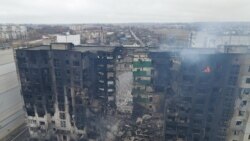 在乌克兰基辅地区的博罗迪安卡城，一栋住宅楼被炮击摧毁。 (2022 年 3 月 3 日)