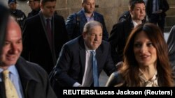 Harvi Vajstnin prilikom dolaska na izricanje presude (Foto: REUTERS/Lucas Jackson)