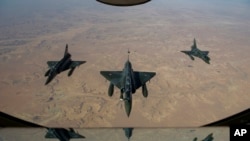 Sekitar 30 jet tempur Mirage Perancis dikerahkan menggempur poisisi-posisi militan di Mali timur laur, Minggu malam 3/2 (foto: dok). 