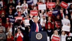 도널드 트럼프 미국 대통령이 지난 10일 펜실베이니아주 허시에서 열린 지지집회에서 연설했다.
