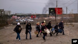 Ljudi bježe iz Irpina, predgrađa Kijeva, 7. mart 2022.
