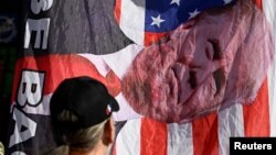 Përpara tubimit në Ohajo ku merr pjesë ish-Presidenti Trump (7 nëntor 2022)