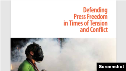 Во извештајот се потсетува дека руските власти наметнаа драконски правила за цензура, без оглед на основните заштитни мерки за слобода на говорот и правото на јавноста да биде информирана