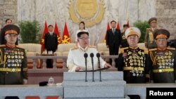 김정은 북한 국무위원장이 25일 평양에서 열린 인민군 창군 90주년 기념 열병식에서 연설했다.